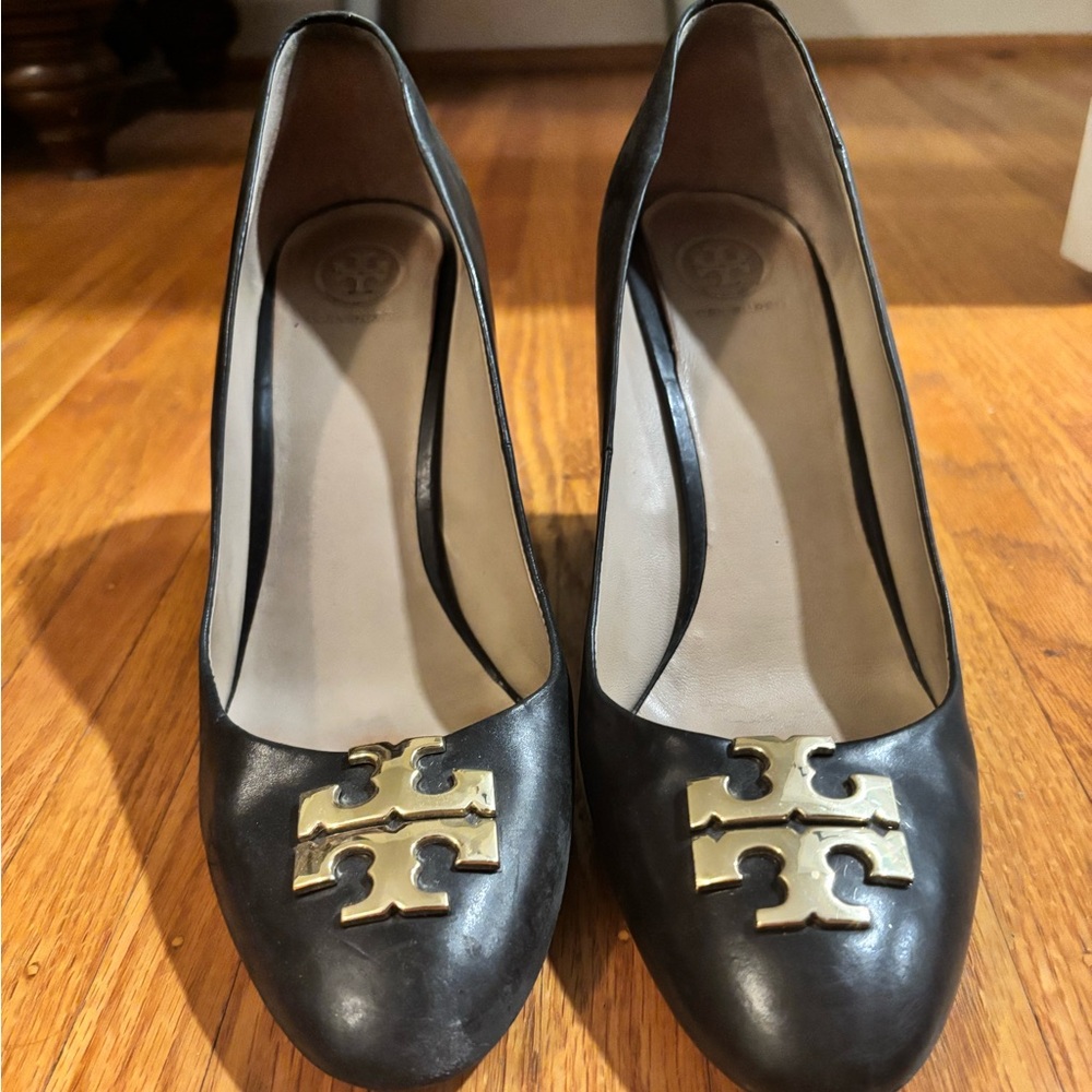 TORY BURCH BLACK WEDGES SIZE 10